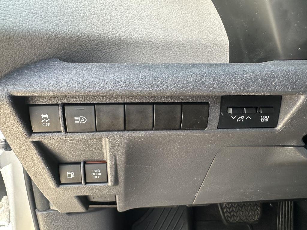 Toyota Sienna LE AWD 8-Passenger (Natl) 2021