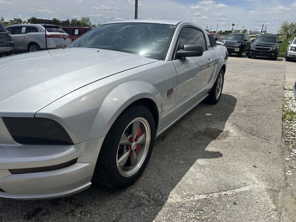 Ford Mustang 2dr Cpe GT Deluxe 2005