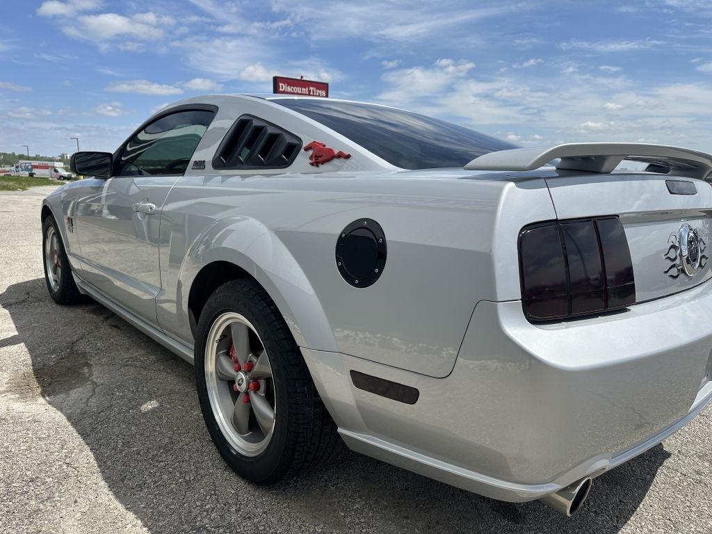 Ford Mustang 2dr Cpe GT Deluxe 2005