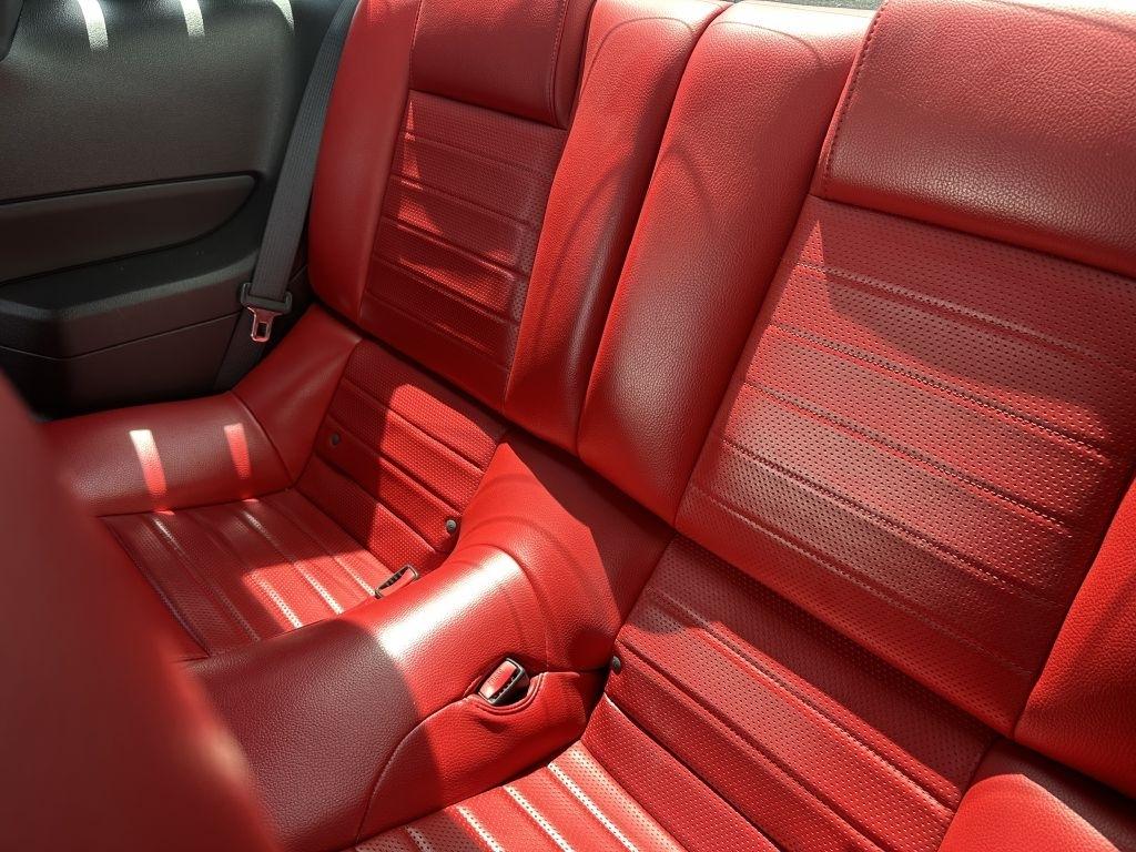 Ford Mustang 2dr Cpe GT Deluxe 2005