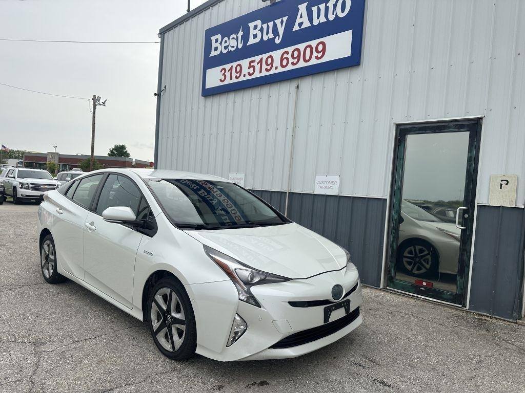 2016 Toyota Prius Four's photo