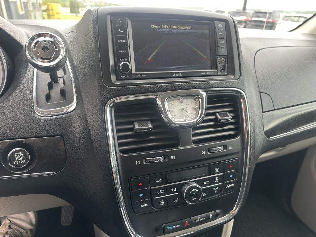 Chrysler Town & Country 4dr Wgn Touring-L 2013
