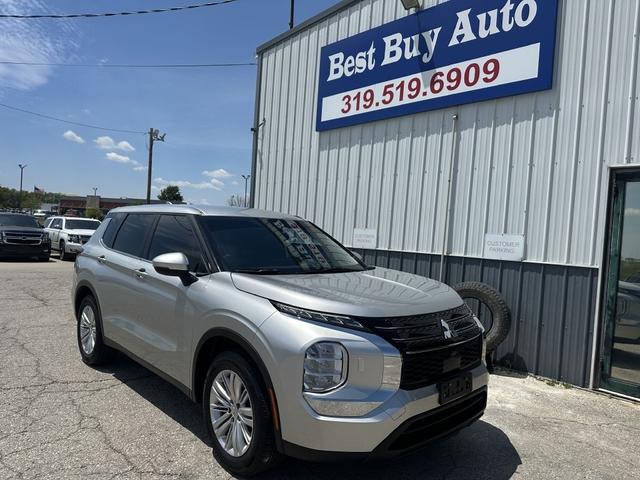Silver 2022 Mitsubishi Outlander ES S-AWC SUV / Crossover All-Wheel Drive Automatic