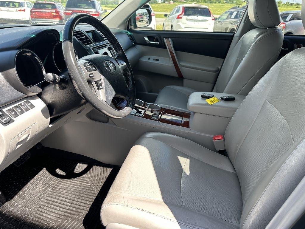Toyota Highlander 4WD 4dr V6 Limited (Natl) 2013