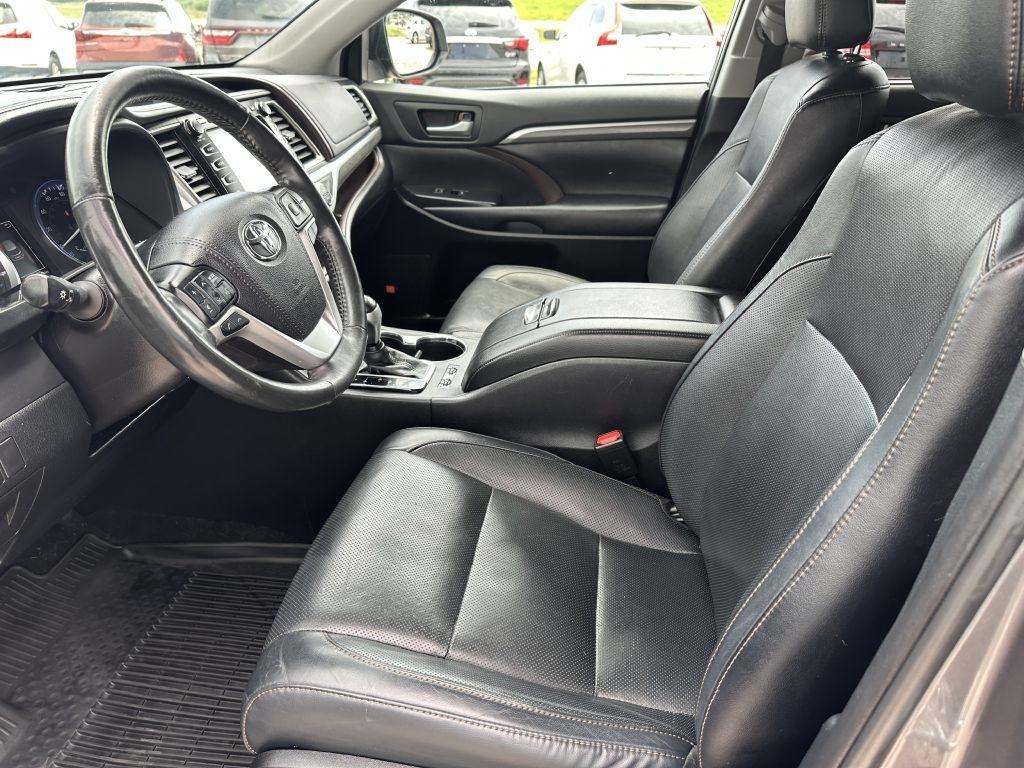 Toyota Highlander Limited V6 AWD (Natl) 2019