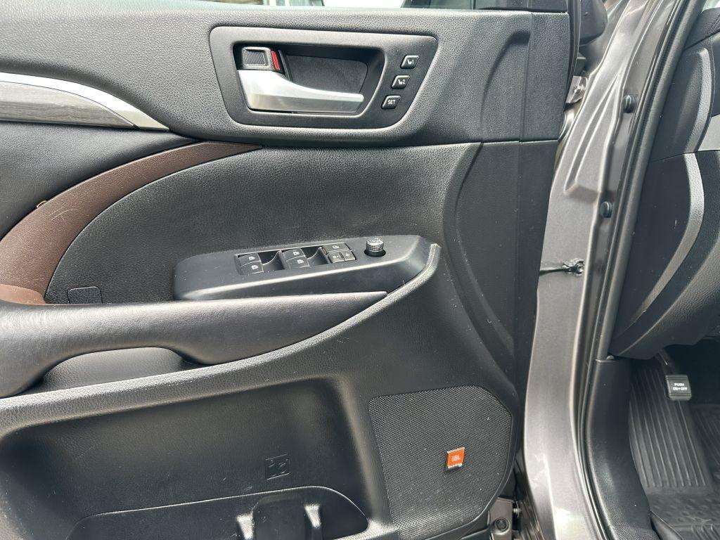 Toyota Highlander Limited V6 AWD (Natl) 2019