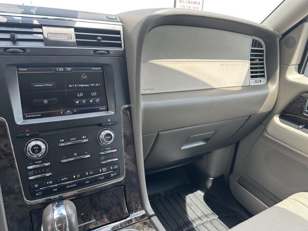 Lincoln Navigator 4WD 4dr 2015