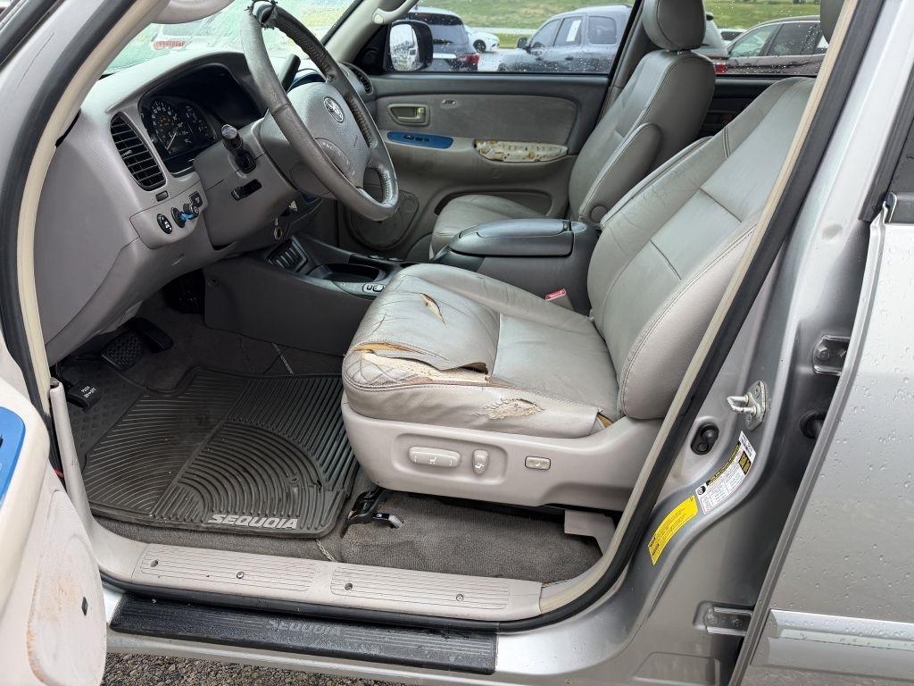 Toyota Sequoia 4WD 4dr SR5 (Natl) 2007