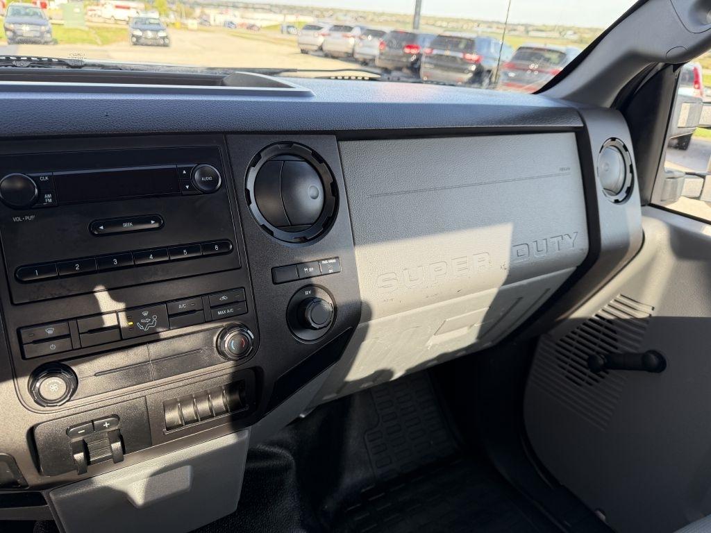 Ford Super Duty F-350 SRW 4WD Reg Cab 137" XLT 2014