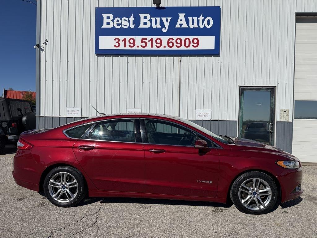 Ford Fusion 4dr Sdn Titanium Hybrid FWD 2015