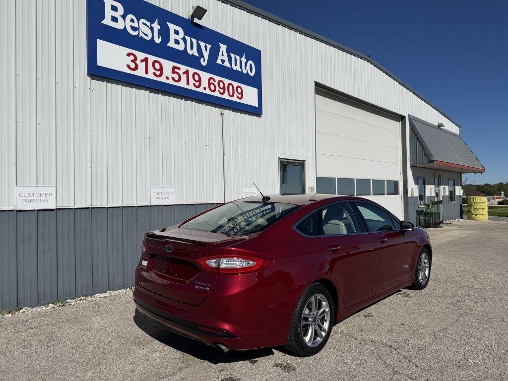 Ford Fusion 4dr Sdn Titanium Hybrid FWD 2015