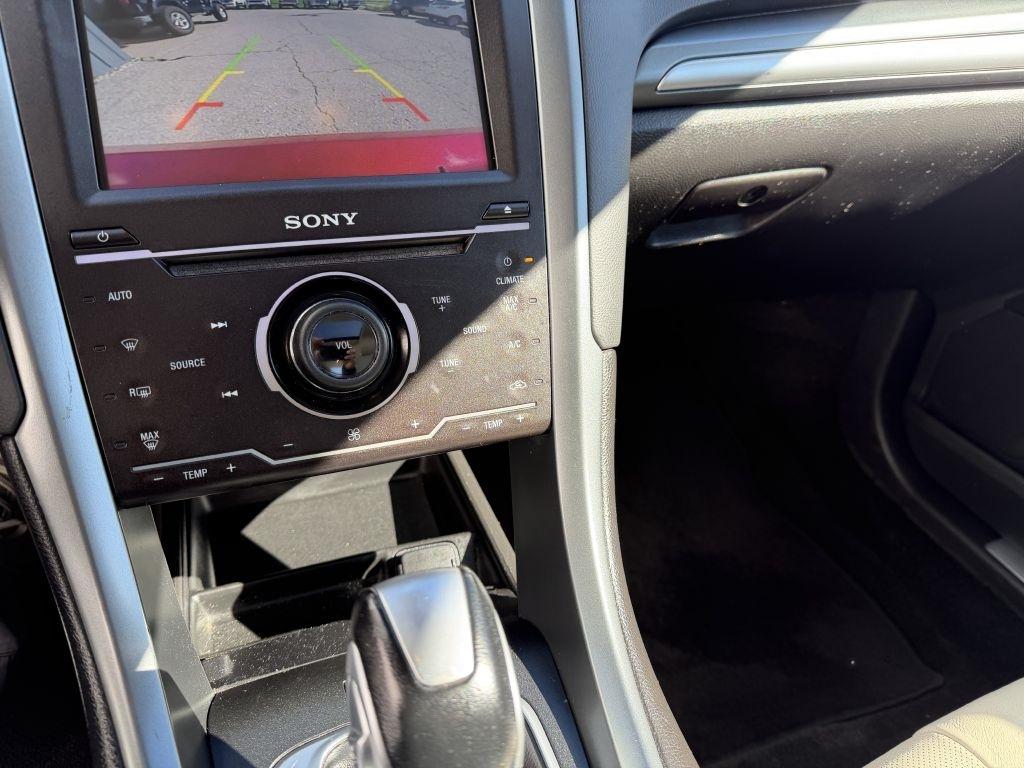 Ford Fusion 4dr Sdn Titanium Hybrid FWD 2015