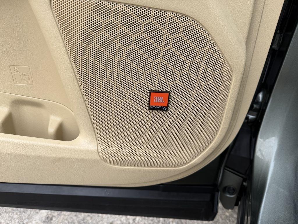 Toyota Highlander Hybrid Limited V6 AWD (Natl) 2019