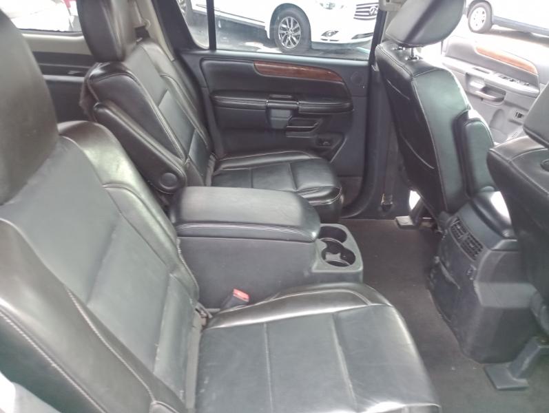 Nissan Armada Platinum 4WD 2012