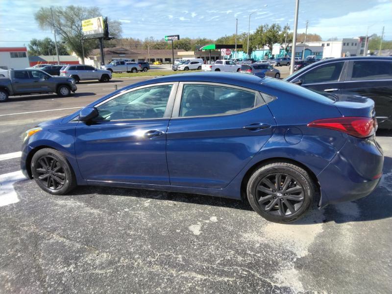Hyundai Elantra SE 6AT 2015