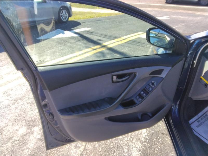 Hyundai Elantra SE 6AT 2015