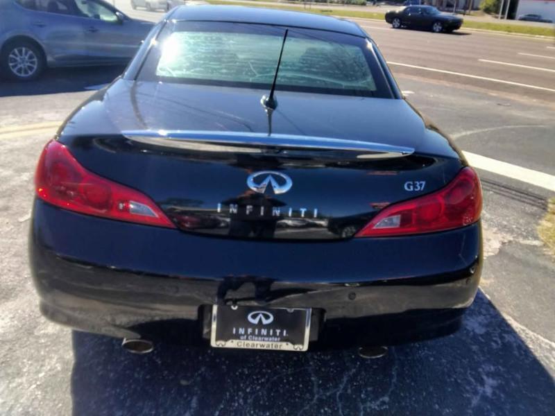 Infiniti G Convertible  2011