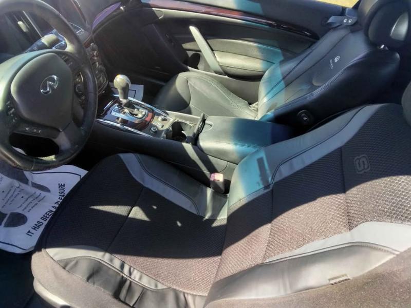 Infiniti G Convertible  2011