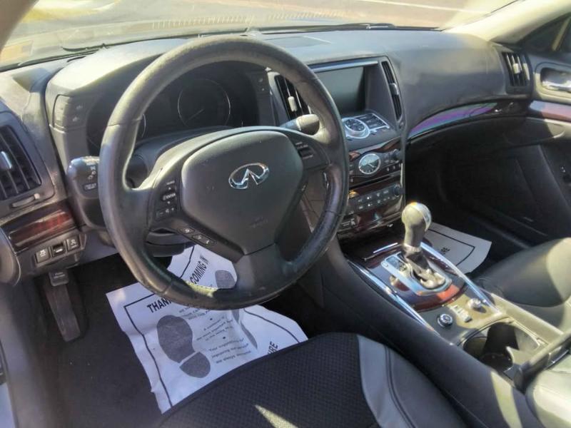 Infiniti G Convertible  2011