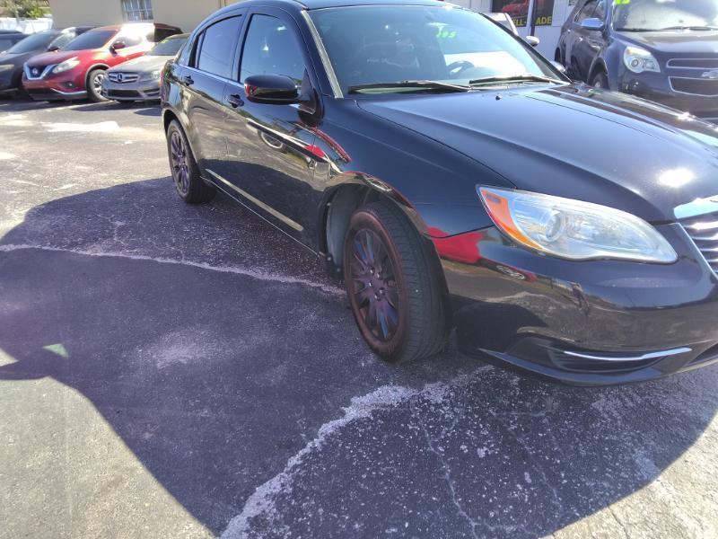 Chrysler 200 LX 2013