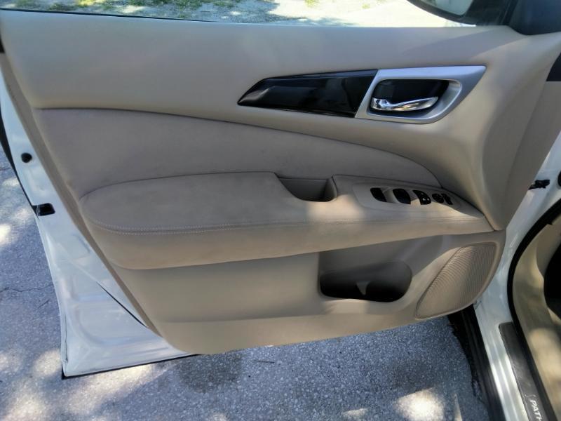Nissan Pathfinder SV 2WD 2015