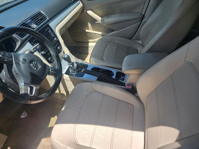 Volkswagen Passat 2.5L SE AT 2013