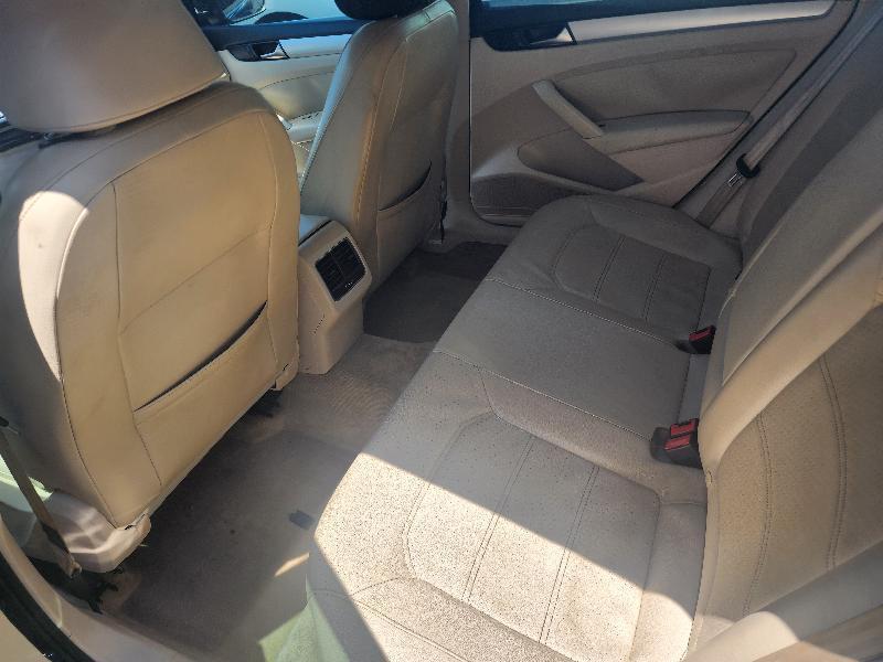 Volkswagen Passat 2.5L SE AT 2013