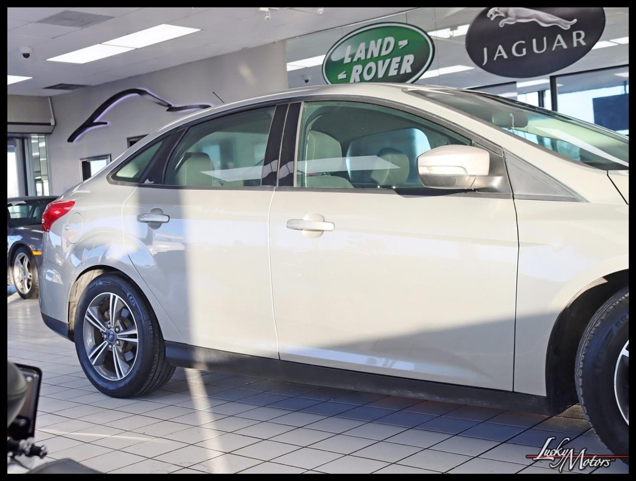 Ford Focus SE Sedan 2016