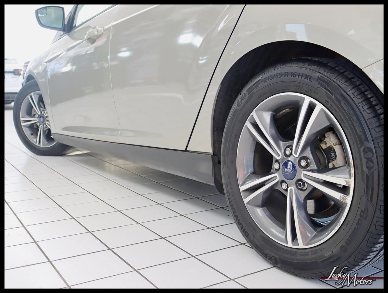 Ford Focus SE Sedan 2016