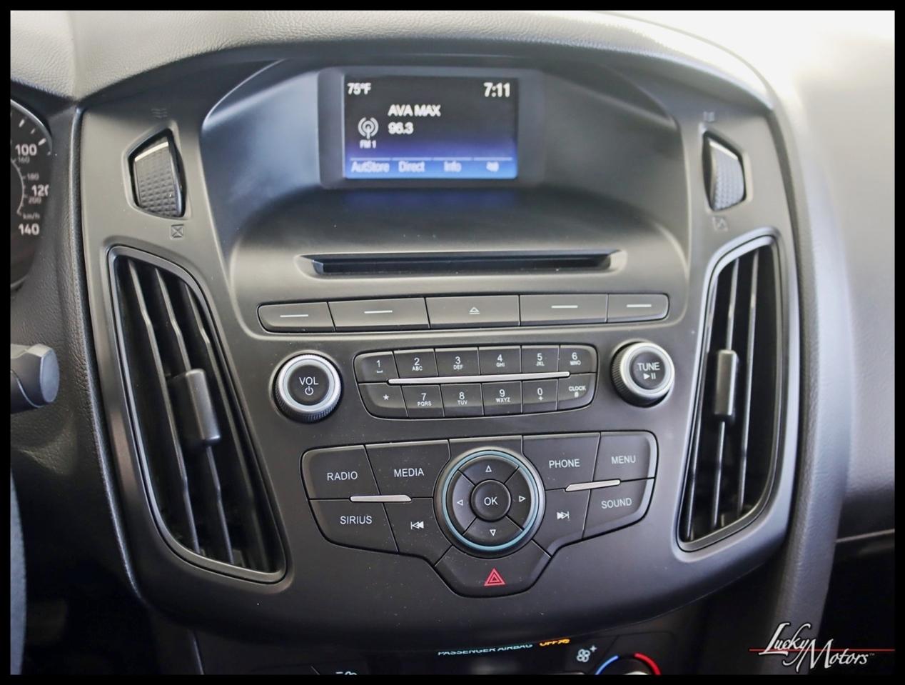 Ford Focus SE Sedan 2016