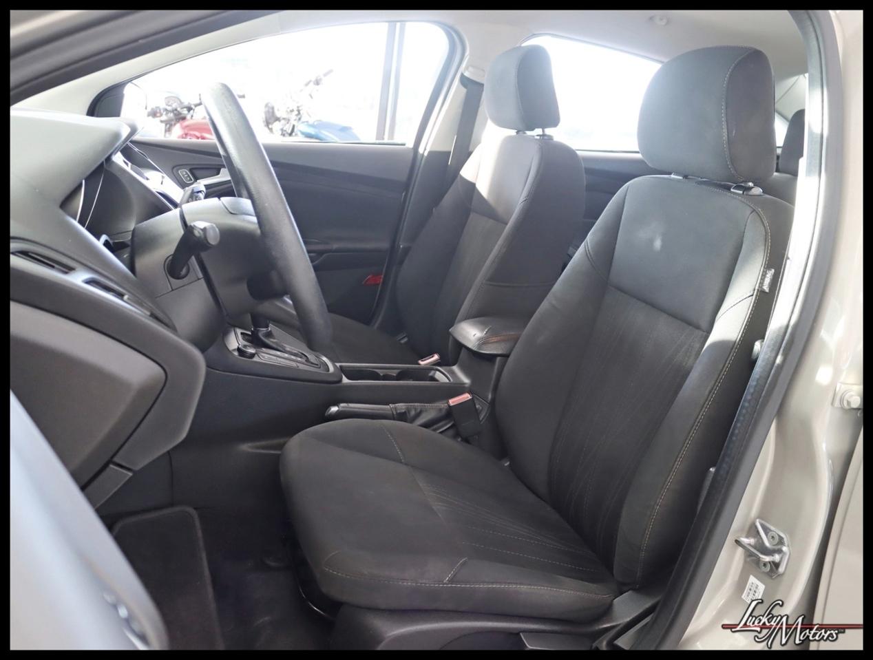 Ford Focus SE Sedan 2016
