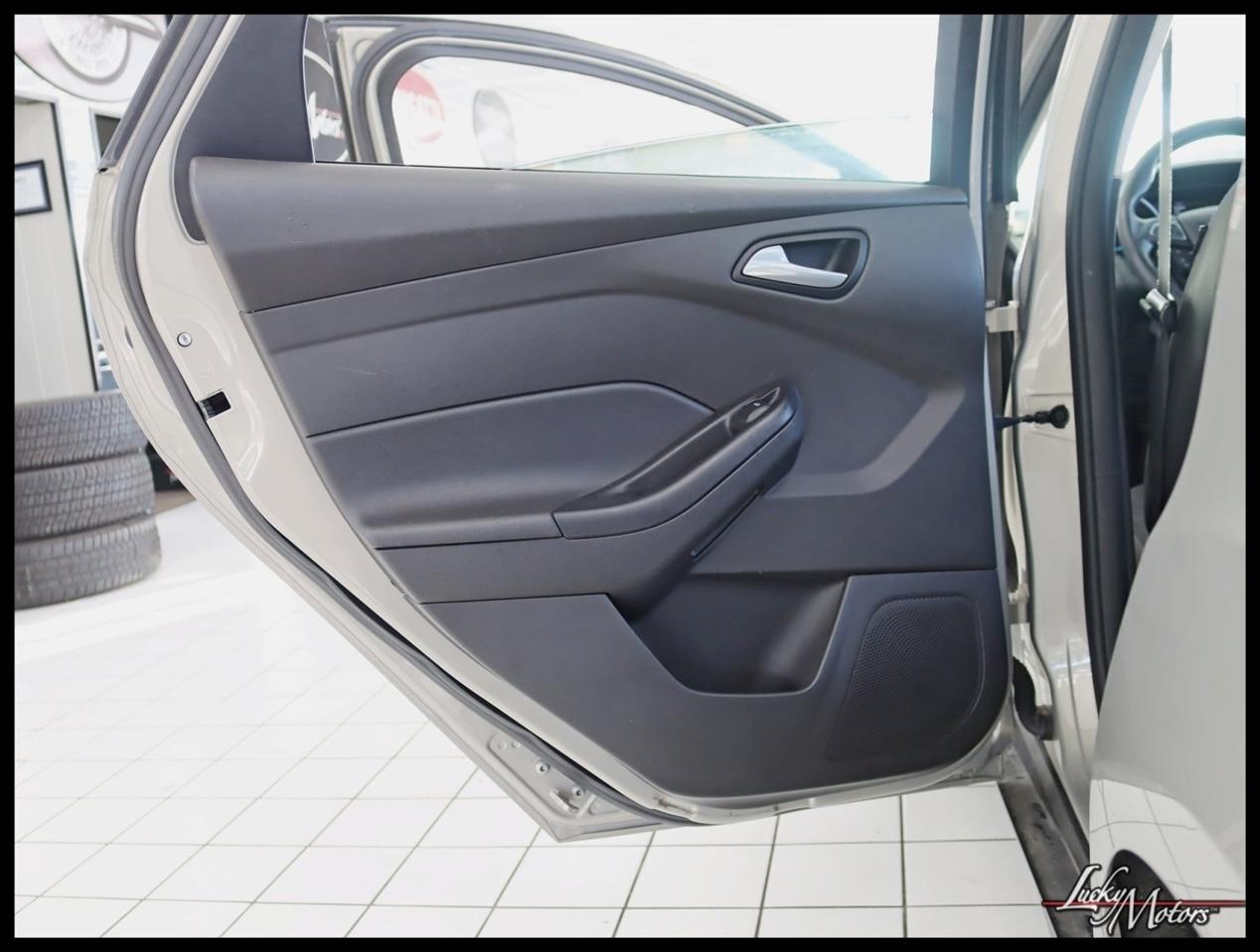 Ford Focus SE Sedan 2016