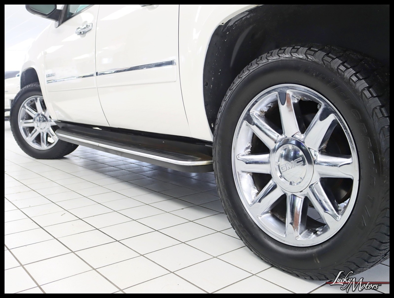 GMC Yukon Denali XL 4WD 2011