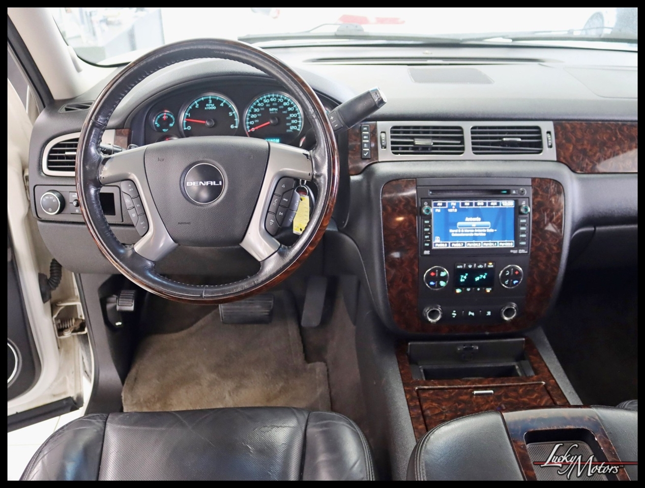 GMC Yukon Denali XL 4WD 2011