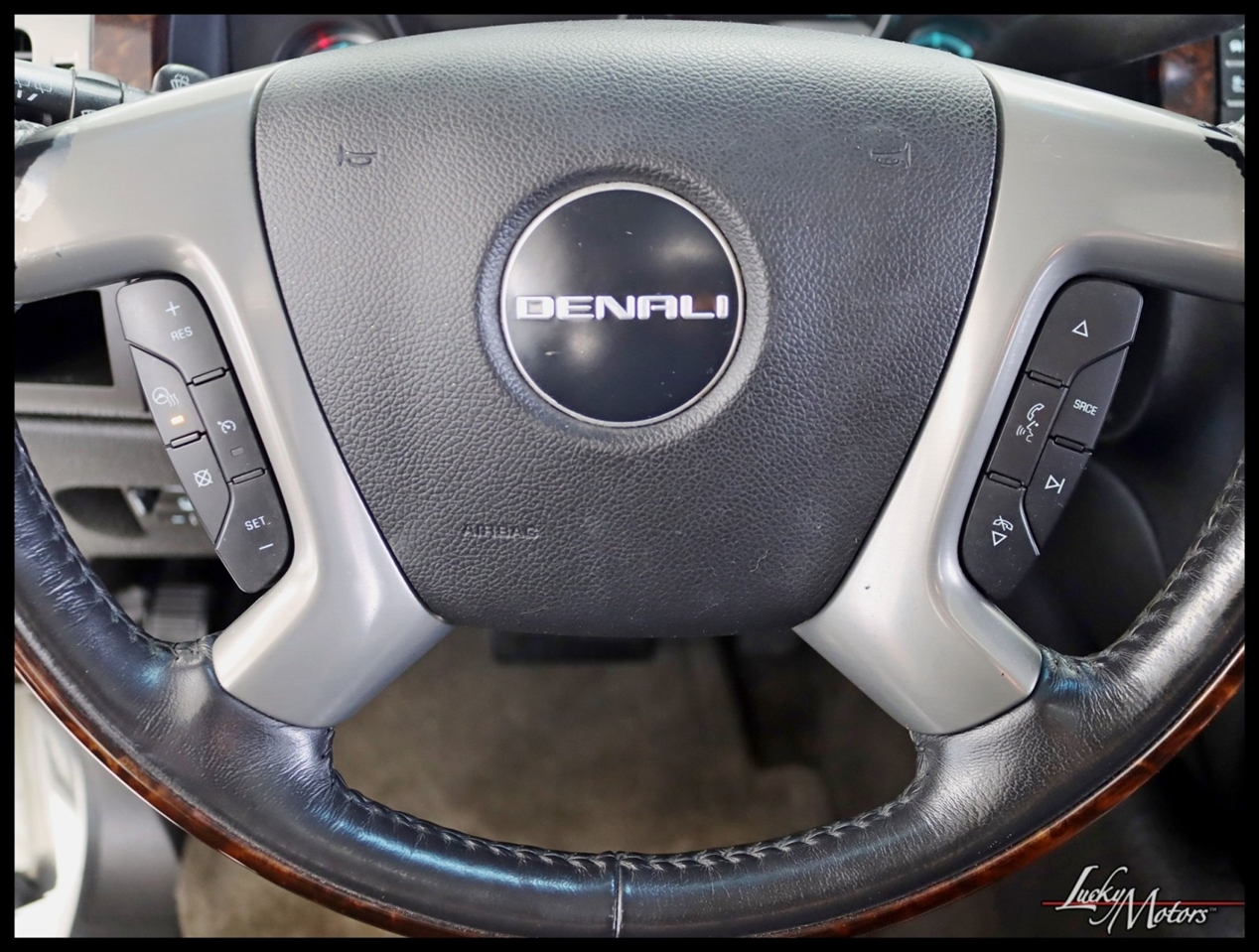 GMC Yukon Denali XL 4WD 2011