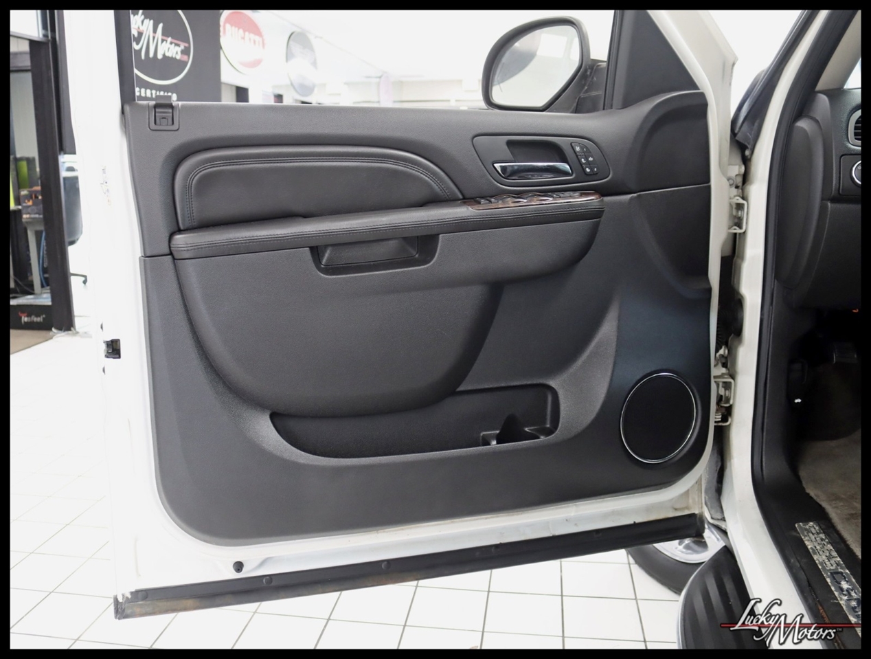 GMC Yukon Denali XL 4WD 2011