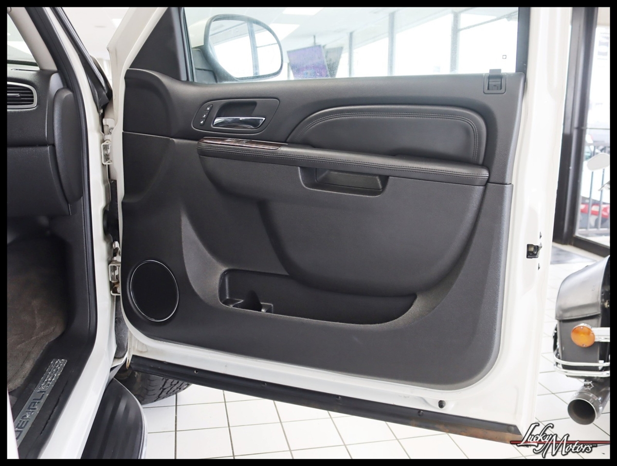 GMC Yukon Denali XL 4WD 2011