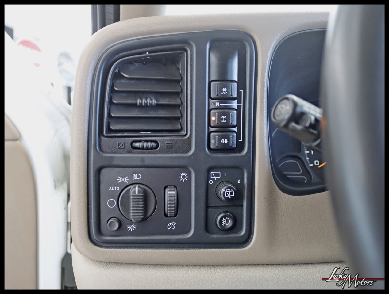 Chevrolet Tahoe 4WD 2004 Chevrolet Tahoe 4WD 2004