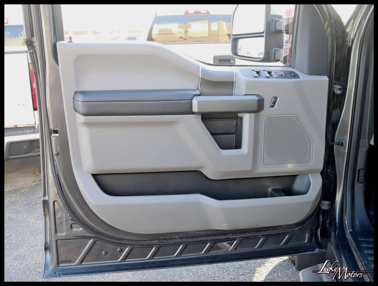 Ford F-350 SD XLT Crew Cab Long Bed DRW 4WD 2017