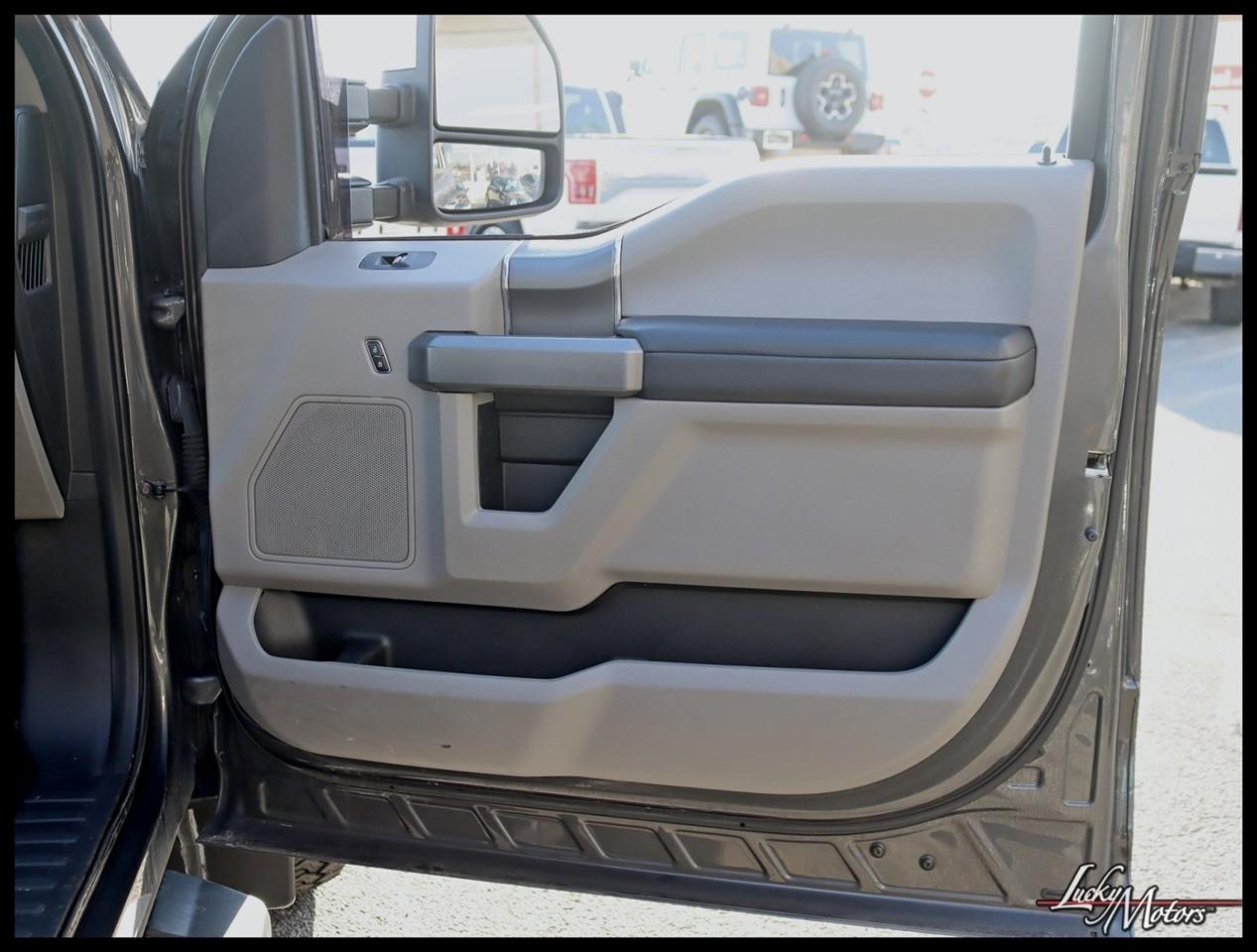 Ford F-350 SD XLT Crew Cab Long Bed DRW 4WD 2017