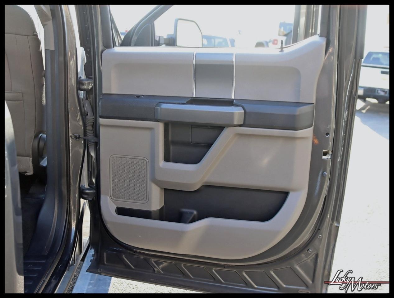 Ford F-350 SD XLT Crew Cab Long Bed DRW 4WD 2017