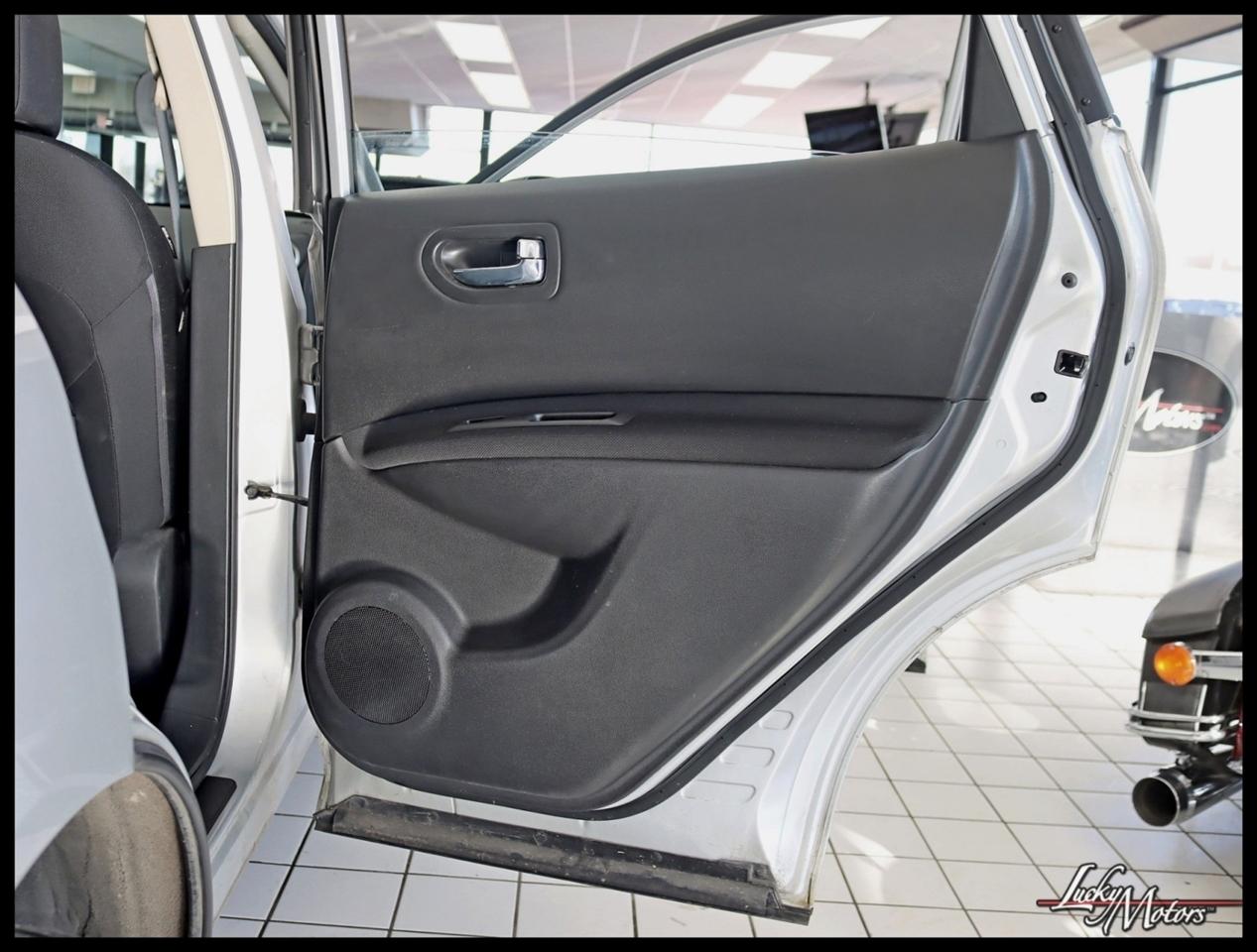 Nissan Rogue S AWD 2010