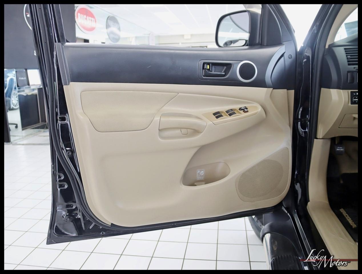 Toyota Tacoma PreRunner Double Cab Auto 2WD 2011