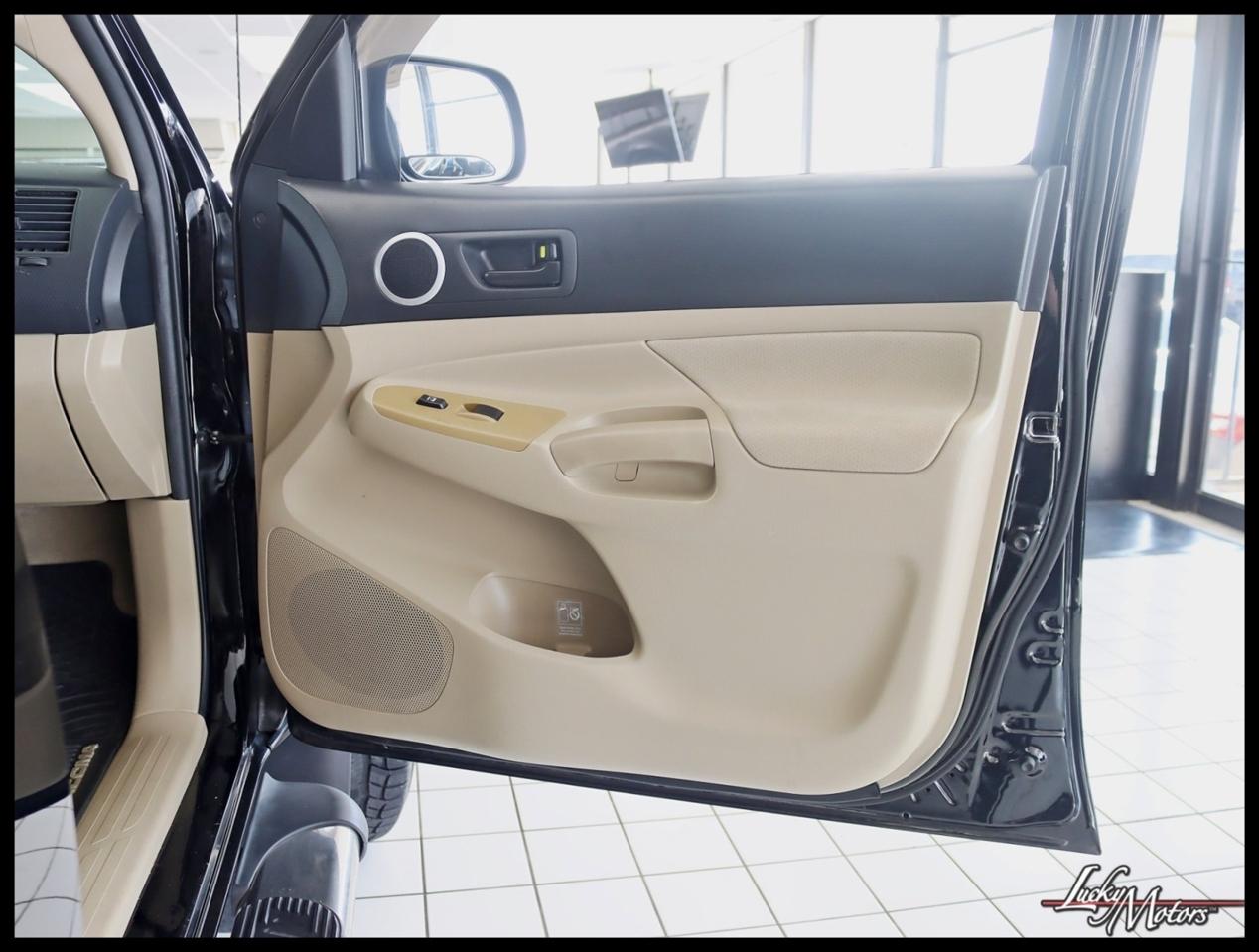 Toyota Tacoma PreRunner Double Cab Auto 2WD 2011