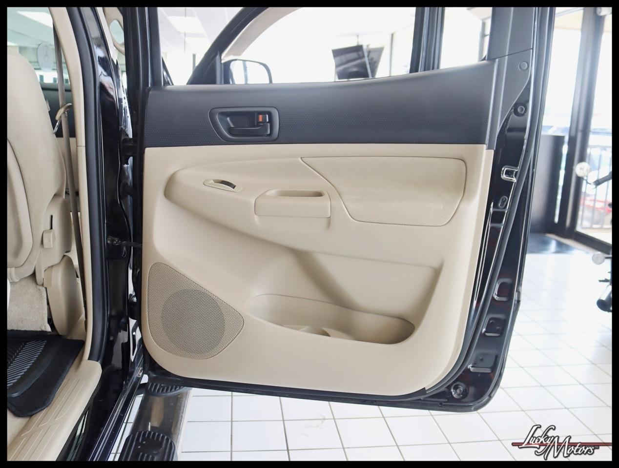 Toyota Tacoma PreRunner Double Cab Auto 2WD 2011