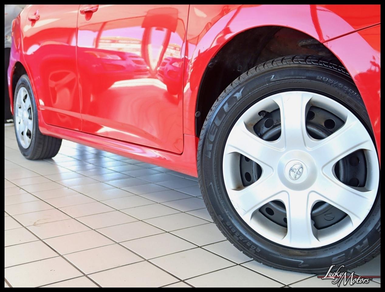 Toyota Matrix Base 4D Hatchback 2011