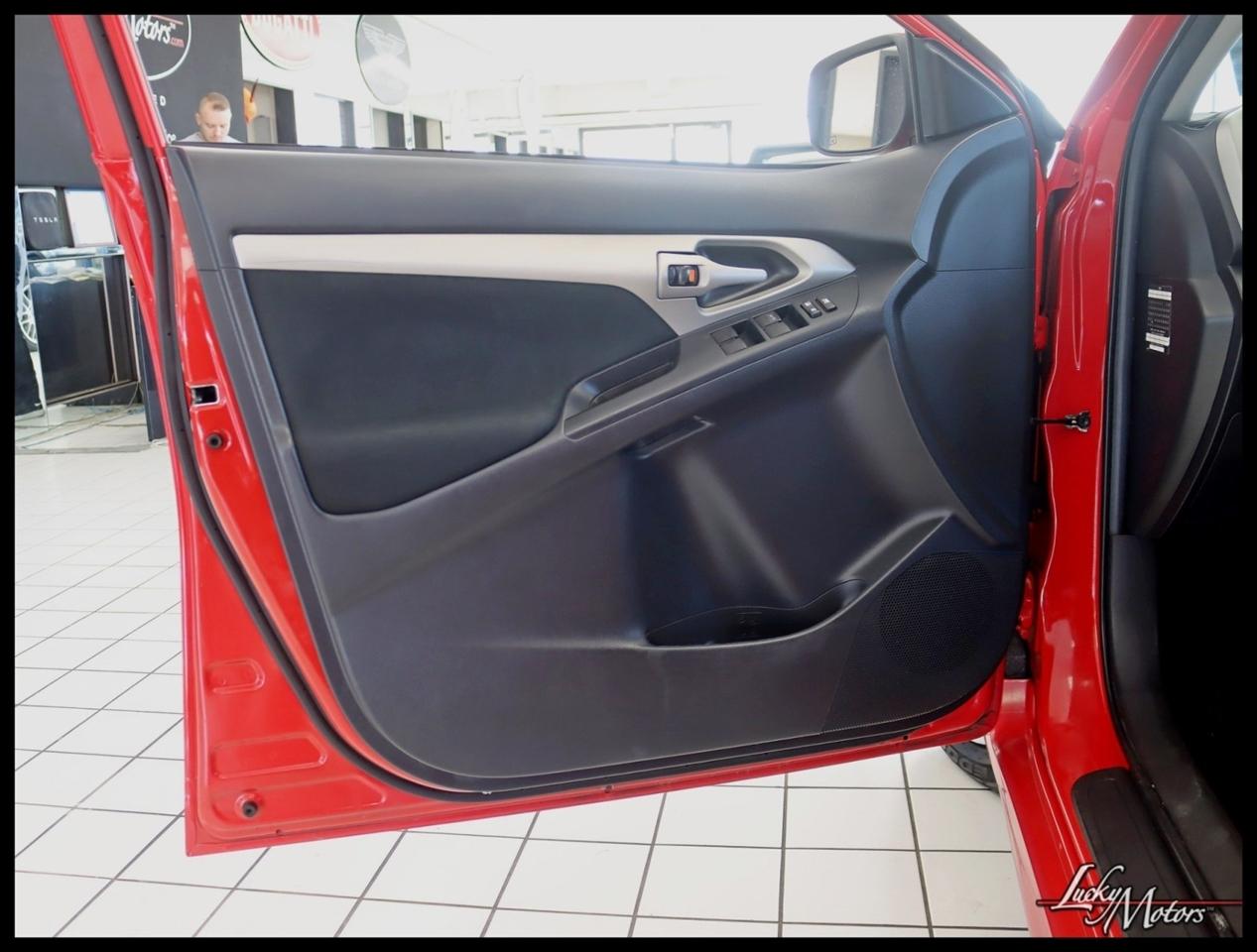 Toyota Matrix Base 4D Hatchback 2011