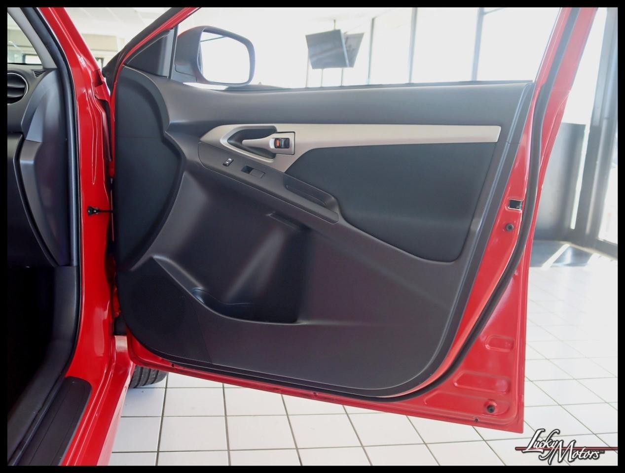 Toyota Matrix Base 4D Hatchback 2011