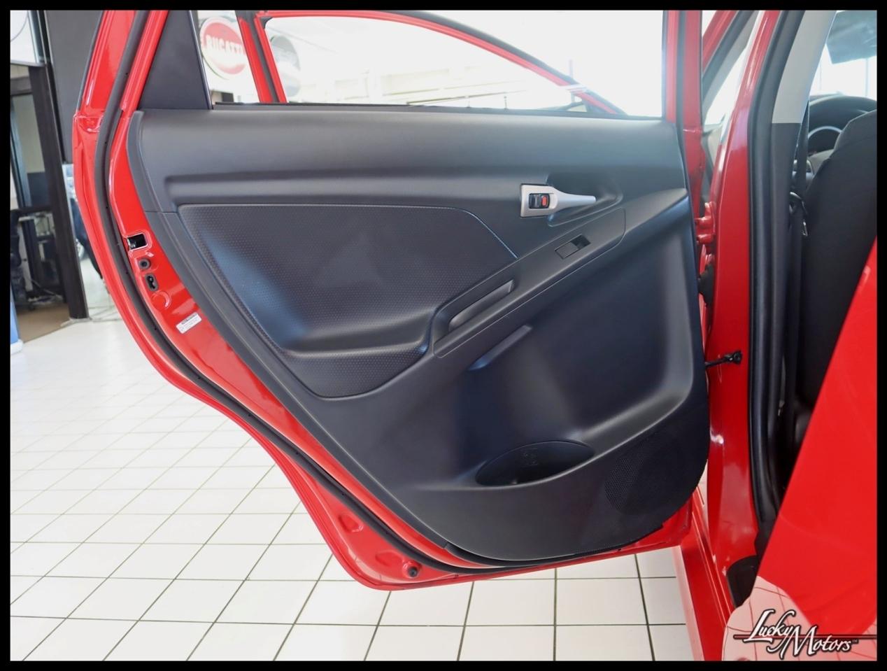 Toyota Matrix Base 4D Hatchback 2011