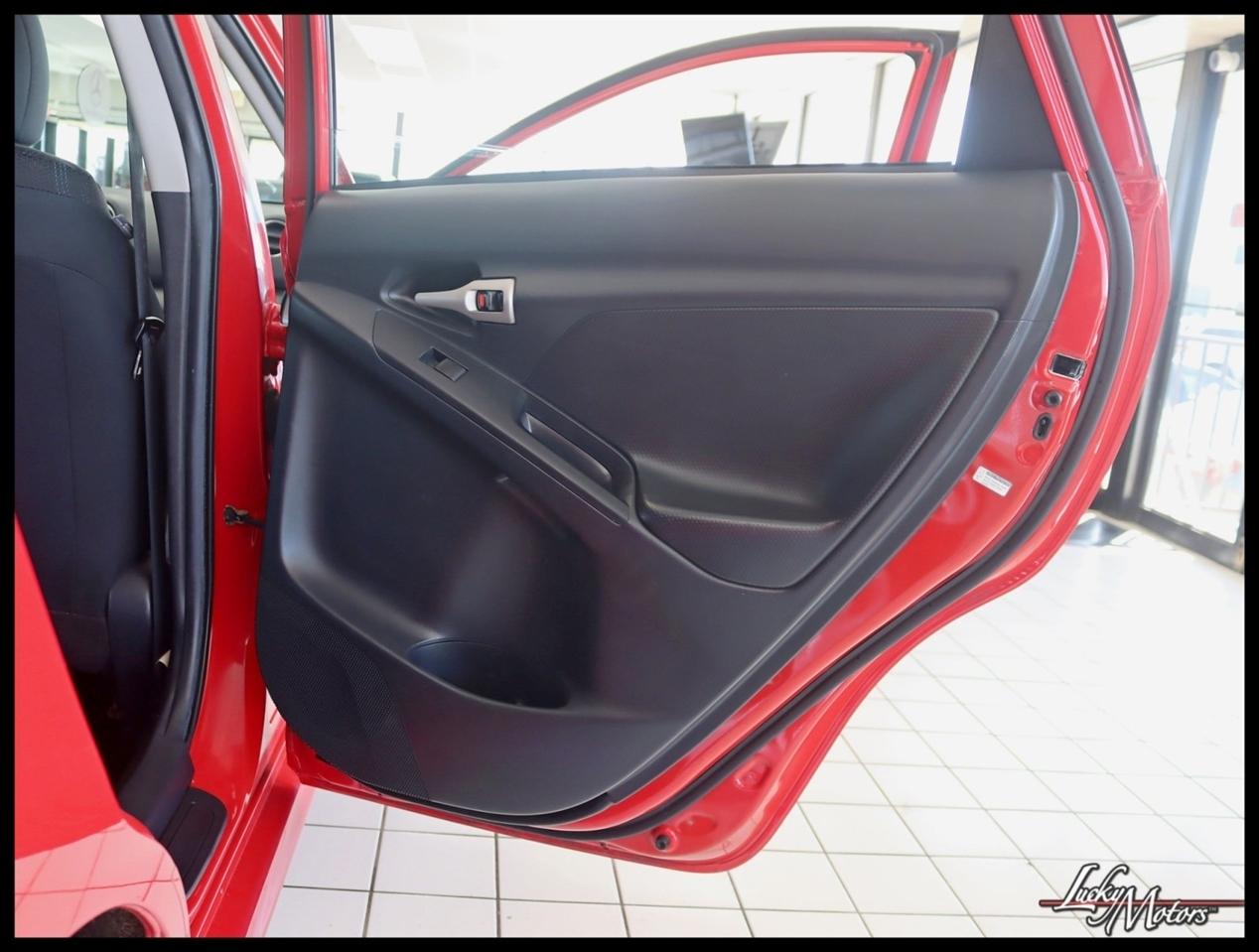 Toyota Matrix Base 4D Hatchback 2011